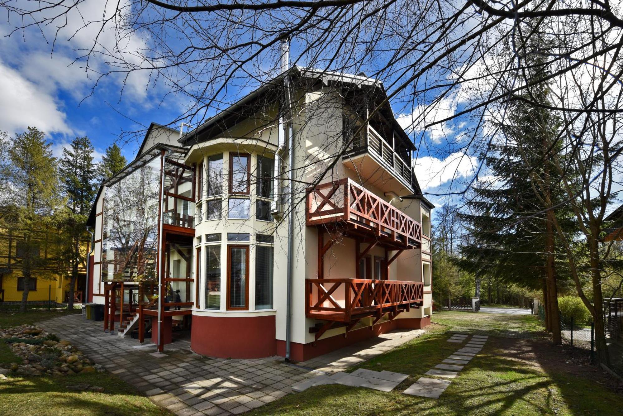 Apartmany Zea Tatranska Lomnica Bagian luar foto